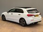 Mercedes-Benz A-klasse 180 Luxury Line Panorama Dak | Alcantara Bekleding | LED | Widescreen | Camera | Navigatie | Parkeersensoren Rondom | 17" Lichtmetaal | Achteruitrijcamera | Alcantara Bekleding | Comfortstoel(en)