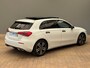 Mercedes-Benz A-klasse 180 Luxury Line Panorama Dak | Alcantara Bekleding | LED | Widescreen | Camera | Navigatie | Parkeersensoren Rondom | 17" Lichtmetaal | Achteruitrijcamera | Alcantara Bekleding | Comfortstoel(en)