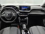 Peugeot 2008 SUV Allure Hybrid 145pk Automaat | Navigatie | Camera v+a | Climate Control | Adaptieve Cruise Control | Parkeersensoren v+a | Keyless | Dodehoeksensor | Draadloze Apple Carplay / Android Auto | Digitaal instrumentenpaneel | DAB+ radio | Led koplampen | Donker getint glas | 17" lichtmetalen velgen |