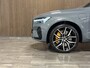 Volvo XC60 T8 AWD Recharge Polestar Engineered | 360° Camera | Harman Kardon | Head-Up Display | 22 Inch | 455pk | Black Pack zwarte logo's | Adaptieve Cruise Control | Stoelverwarming voor+achter | Stuurwielverwarming | Full LED Meesturende koplampen | Pilot Assist | BLIS Dode Hoek Detectie | Elektrische voorstoelen geheugen | Contour Stoelen | Zitting verlenging voorstoelen | Lederen dashboard | Schuifdak | Google Infotainment | Keyless Drive | Parkeersensoren voor+achter | Privacy Glass | Elektrisch bedienbare achterklep | DAB Radio | Apple Carplay/Android Auto | Alarm Klasse III | Draadloos telefoon opladen | Thunder Grey Metallic | Unieke kenmerken Polestar Engineered: