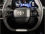 Toyota Urban Cruiser Dynamic 61 kWh *NIEUW* | 18" LM velgen | Metaallak | Draadloze telefoonlader |