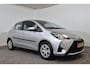 Toyota Yaris 1.5 Hybrid Aspiration Parkeercamera-L.M. velgen-Cruise control-Metallic lak