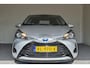 Toyota Yaris 1.5 Hybrid Aspiration Parkeercamera-L.M. velgen-Cruise control-Metallic lak