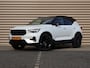 Volvo XC40 B4 Plus Black Edition | Panoramadak | Stoel-/ stuurverwarming | Memory stoelen elektrisch bedienbaar