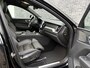 Volvo XC60 Plug-in Hybrid T6 AWD Ultra Black Edition | Long Range | Luchtvering | Trekhaak | Head-up display | 360 camera | Google Maps navigatie | Stoel- en stuurverwarming | Achterbank verwarming | Getint glas | 21 inch velgen |