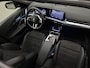 BMW X1 18i M-Sport | Panorama | Sportstoelen | Keyless-Entry | Sfeerverlichting | Achteruitrij-Camera | 5x op voorraad | Carplay | Full-LED | Black-Optic | Getint Glas | Stoelverwarming | Draadloos Laden |