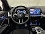 BMW X1 18i M-Sport | Panorama | Sportstoelen | Keyless-Entry | Sfeerverlichting | Achteruitrij-Camera | 5x op voorraad | Carplay | Full-LED | Black-Optic | Getint Glas | Stoelverwarming | Draadloos Laden |