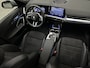 BMW X1 18i M-Sport | Panorama | Sportstoelen | Keyless-Entry | Sfeerverlichting | Achteruitrij-Camera | 5x op voorraad! | Carplay | Full-LED | Black-Optic | Getint Glas | Stoelverwarming | Draadloos Laden |