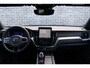 Volvo XC60 2.0 T8 Plug-in Hybrid AWD Plus Black Edition | Long Range PHEV | Facelift | Panoramadak | 360 Graden Camera | Harman Kardon Audio | Lichtmetalen Velgen 21 inch | Sportstoelen | Keyless Entry | Stuur- / Stoelverwarming | Keyless | Navigatie | Apple Carplay | Android Auto