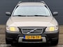 Volvo XC70 2.5 T AWD Kinetic - TREKHAAK - ECC - CRUISE CONTROLE - LM VELGEN - BLUETOOTH - PARKEERSENSOREN - 1800 KG TREKGEWICHT - NAP - NL AUTO - APK 18-01-2027 -
