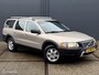 Volvo XC70 2.5 T AWD Kinetic - TREKHAAK - ECC - CRUISE CONTROLE - LM VELGEN - BLUETOOTH - PARKEERSENSOREN - 1800 KG TREKGEWICHT - NAP - NL AUTO - APK 18-01-2027 -