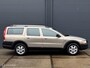 Volvo XC70 2.5 T AWD Kinetic - TREKHAAK - ECC - CRUISE CONTROLE - LM VELGEN - BLUETOOTH - PARKEERSENSOREN - 1800 KG TREKGEWICHT - NAP - NL AUTO - APK 18-01-2027 -