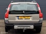 Volvo XC70 2.5 T AWD Kinetic - TREKHAAK - ECC - CRUISE CONTROLE - LM VELGEN - BLUETOOTH - PARKEERSENSOREN - 1800 KG TREKGEWICHT - NAP - NL AUTO - APK 18-01-2027 -