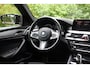 BMW 5-Serie 520d xDrive M-SPORT | ADAPTIVE CRUISE | MEMORY SEATS | HEAD-UP | DODE HOEK DETECTIE | STOEL + STUUR VERWARMING | 19'' LMV | ALCANTARA SPORT STOELEN | PRACHTIGE STAAT!