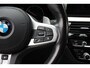 BMW 5-Serie 520d xDrive M-SPORT | ADAPTIVE CRUISE | MEMORY SEATS | HEAD-UP | DODE HOEK DETECTIE | STOEL + STUUR VERWARMING | 19'' LMV | ALCANTARA SPORT STOELEN | PRACHTIGE STAAT!