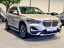 BMW X1 xDrive25e High Executive Kaschmirsilber | Beige leder | Camera | HUD | Stoelverwarming | 4x4