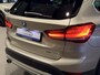 BMW X1 xDrive25e High Executive Kaschmirsilber | Beige leder | Camera | HUD | Stoelverwarming | 4x4