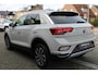 Volkswagen T-Roc 1.5 TSI 150pk Style DSG Automaat / Navigatie / LM 17 inch / LED Plus / Dig dashboard / Park Assist / Afn trekhaak
