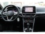 Volkswagen T-Roc 1.5 TSI 150pk Style DSG Automaat / Navigatie / LM 17 inch / LED Plus / Dig dashboard / Park Assist / Afn trekhaak