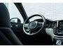 Volvo XC60 2.0 T8 Plug-in hybrid AWD Plus Black Edition | Adaptieve Cruise Control | Panoramadak | Stoel-/Stuur-/Voorruitverwarming | Dodehoek Detectie | 360° Parkeercamera | Harman Kardon Audio |
