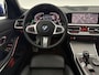 BMW 3-Serie 318i High Executive M-Sport | Pano | Virtual | Sfeer | Camera | HuD | Carplay | Stoelverw.