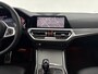 BMW 3-Serie 318i High Executive M-Sport | Pano | Virtual | Sfeer | Camera | HuD | Carplay | Stoelverw.