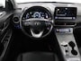 Hyundai Kona Electric EV Premium 64 kWh | SOH 100% | 3 Fase | Stoelventilatie | Leder | Head-Up | Warmtepomp | Trekhaak | Achterbankverwarming | Adaptive cruise | Camera | Carplay | Full LED
