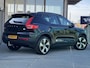 Volvo XC40 Recharge P8 AWD R-Design Automaat, Trekhaak semi elektrisch inklapbaar, Warmtepomp, Driver assist, BLIS, Adaptive cruise, Stoelverwarming voor- en achter, Stuurverwarming, Elektrisch verstelbare stoelen