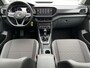 Volkswagen T-Cross 1.0 TSI Style / Digitaal dashboard / Climate controle / Camera / Parkeersensoren V+A / Navigatie /