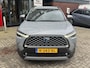 Toyota Corolla Cross 2.0 HYBRID FIRST EDITION BLIND-SPOT ELEK-ACHTERKLEP KEYLESS LM-VELGEN PARK-SENSOREN APPLE/ANDROID STOELVERW DRAADLOOS-LADEN AD-CRUISE BLUETOOOTH DAB+