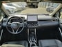 Toyota Corolla Cross 2.0 High Power Hybrid First Edition BLIND-SPOT ELEK-ACHTERKLEP KEYLESS LM-VELGEN PARK-SENSOREN APPLE/ANDROID STOELVERW DRAADLOOS-LADEN AD-CRUISE BLUETOOOTH DAB+