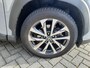 Toyota Corolla Cross 2.0 HYBRID FIRST EDITION BLIND-SPOT ELEK-ACHTERKLEP KEYLESS LM-VELGEN PARK-SENSOREN APPLE/ANDROID STOELVERW DRAADLOOS-LADEN AD-CRUISE BLUETOOOTH DAB+