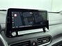 Hyundai Kona Electric EV PREMIUM 64 kWh | SoH 93,2% | 3- FASE | NAVI | CLIMA | ADAPT. CRUISE | CAMERA | HUD | LEDER | STUUR- & STOELVERWARMING | WARMTEPOMP | PRIVACY GLASS | WLTP 481 KM! |
