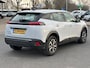 Peugeot e-2008 EV Active 54 kWh 54KWH! | Camera | All-Season banden | Navigatie | Carplay | Cruise | Climate | LED 16" Lichtmetaal | Achteruitrijcamera | Airco (automatisch) | Cruise control