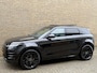 Land Rover Range Rover Evoque 1.5 P300e AWD R-Dynamic SE | Panoramadak | Blackline | Camera | Navigatie | Afneembare trekhaak | Lederen bekleding | Apple CarPlay / Android Auto | Cruise control | Lane assist | Stoel&stuurverwarming | Dodehoekdetectie | 20 inch LMV | LED | DAB | Elektrische achterklep | Volledig onderhouden!