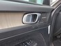 Volvo XC40 2.0 T4 Inscription | Harman Kardon Audio | Schuif-/Kanteldak | Keyless | Stoelverwarming | BLIS | Achteruitrijcamera | Lichtmetalen Velgen 19 inch | Parkeersensoren V+A |