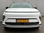 Hyundai Kona Electric Premium Sky 65.4 kWh / Fabrieksgarantie t/m 12-2029 / SOH 100% / Origineel Nederlands / Afneembare Trekhaak(750KG) / All-season Banden / Navigatie / Stoel-/Stuurverwarming / Achteruitrijcamera / Apple carplay/Android Auto /