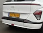 Hyundai Kona Electric Premium Sky 65.4 kWh / Fabrieksgarantie t/m 12-2029 / SOH 100% / Origineel Nederlands / Afneembare Trekhaak(750KG) / All-season Banden / Navigatie / Stoel-/Stuurverwarming / Achteruitrijcamera / Apple carplay/Android Auto /