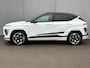 Hyundai Kona Electric Premium Sky 65.4 kWh / Fabrieksgarantie t/m 12-2029 / SOH 100% / Origineel Nederlands / Afneembare Trekhaak(750KG) / All-season Banden / Navigatie / Stoel-/Stuurverwarming / Achteruitrijcamera / Apple carplay/Android Auto /