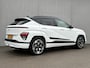 Hyundai Kona Electric Premium Sky 65.4 kWh / Fabrieksgarantie t/m 12-2029 / SOH 100% / Origineel Nederlands / Afneembare Trekhaak(750KG) / All-season Banden / Navigatie / Stoel-/Stuurverwarming / Achteruitrijcamera / Apple carplay/Android Auto /