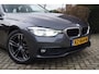 BMW 3-Serie Touring 320i Centennial High Executive Autom Panodak Leder Stoelverw Navi Clima Cruise LED Kopl PDC LMV Trekh ENZ