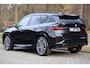 BMW X1 sDrive18i VOL | M-pakket | Pano | HUD | Massage | 360 | Adap Cruise | Elektr. Trekhaak | Harman Kardon | Keyless | Alarm kl.3 | Etc.