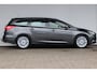 Ford Focus Wagon 1.5 Titanium | Trekhaak | Parkeersensoren V+A | Cruise control | Verwarmde voorruit | Keyless |