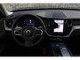 Volvo XC60 2.0 T6 Plug-in hybrid AWD Plus Dark | Adaptive cruise control | dode hoek detectie | Parkeersensoren vóór + achter | 360 camera | Stoelverwarming vóór + achter | Stuurwielverwarming | Trekhaak | All season banden | Elektr. verstelbare voorstoelen |