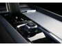 Volvo XC60 2.0 T6 Plug-in hybrid AWD Plus Dark | Adaptive cruise control | dode hoek detectie | Parkeersensoren vóór + achter | 360 camera | Stoelverwarming vóór + achter | Stuurwielverwarming | Trekhaak | All season banden | Elektr. verstelbare voorstoelen |
