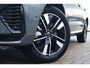 Volvo XC60 2.0 T6 Plug-in hybrid AWD Plus Dark | Adaptive Cruise Control | Dode hoek detectie | Head-up display | Elektr. schuif-\-kanteldak | 360 camera | Stoelverwarming vóór + achter | Stuurwielverwarming | Google Services | Parkeersensoren vóór + achter | Trekhaak | All-season banden |