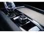 Volvo XC60 2.0 T6 Plug-in hybrid AWD Plus Dark | Adaptive Cruise Control | Dode hoek detectie | Head-up display | Elektr. schuif-\-kanteldak | 360 camera | Stoelverwarming vóór + achter | Stuurwielverwarming | Google Services | Parkeersensoren vóór + achter | Trekhaak | All-season banden |