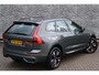 Volvo XC60 2.0 T6 Plug-in hybrid AWD Plus Dark | Adaptive Cruise Control | Dode hoek detectie | Head-up display | Elektr. schuif-\-kanteldak | 360 camera | Stoelverwarming vóór + achter | Stuurwielverwarming | Google Services | Parkeersensoren vóór + achter | Trekhaak | All-season banden |