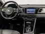 Kia Niro Hybrid 1.6 GDi ExecutiveLine 142Pk Automaat (APPLE CARPLAY, NAVIGATIE, CAMERA, LEDER, TREKHAAK, SPORTSTOELEN, XENON, ADAPTIVE CRUISE, KEYLESS, NIEUWSTAAT)