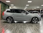 Volvo XC90 T8 AWD Recharge Ultra Dark | Trekhaak | Head-Up Display | Harman Kardon | 455pk | Adaptieve Cruise Control | Stoelverwarming voor+achter | Stuurwielverwarming | Schuifdak | Full LED Meesturende koplampen | 22 Inch | Parkeercamera | Pilot Assist | BLIS Dode Hoek Detectie | Alcantara hemelbekleding | Lederen zonnekleppen en handgrepen | Elektrische voorstoelen geheugen | Lederen bekleding | Zitting verlenging voorstoelen | Lederen dashboard | Google Infotainment | Keyless Drive | Privacy Glass | Elektrisch bedienbare achterklep | Geïntegreerd kinderzitje achterin | Geïntegreerde zongordijnen achterportieren | Verlichte instaplijsten | 7-Persoons | 4-Zone Climate Control | DAB Radio | Apple Carplay/Android Auto | Draadloos telefoon opladen | Volvo On Call met mobiele App functie | Vapour Grey Metallic |